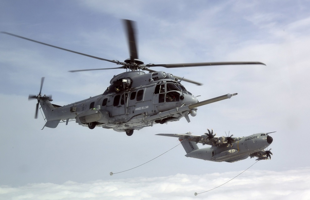 the DGA organizes a helicopter refueling test campaign